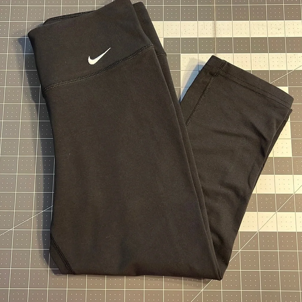 Nike Dri Fit crop leggings - Picture 1 of 6